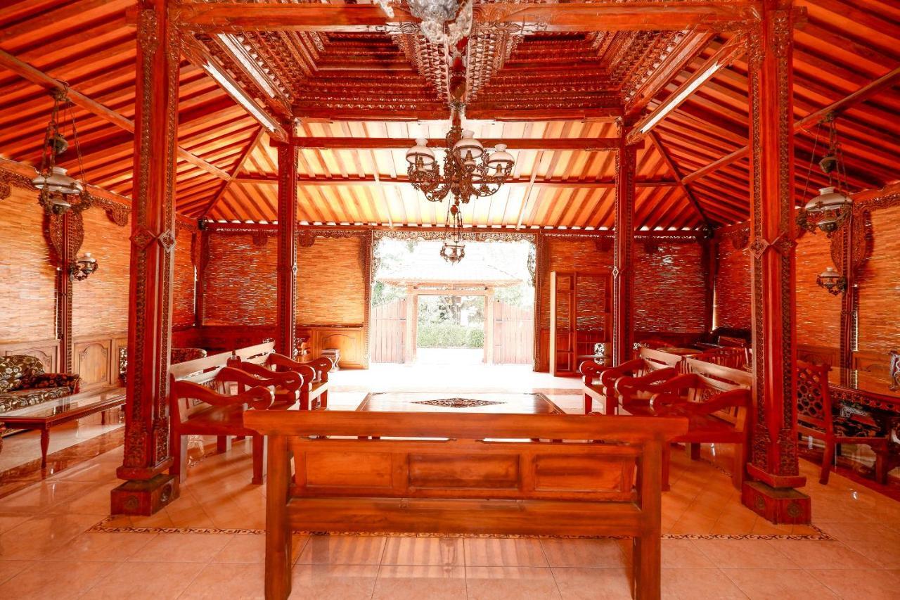 Oyo 2327 Pagsis Village Klaten Exterior photo
